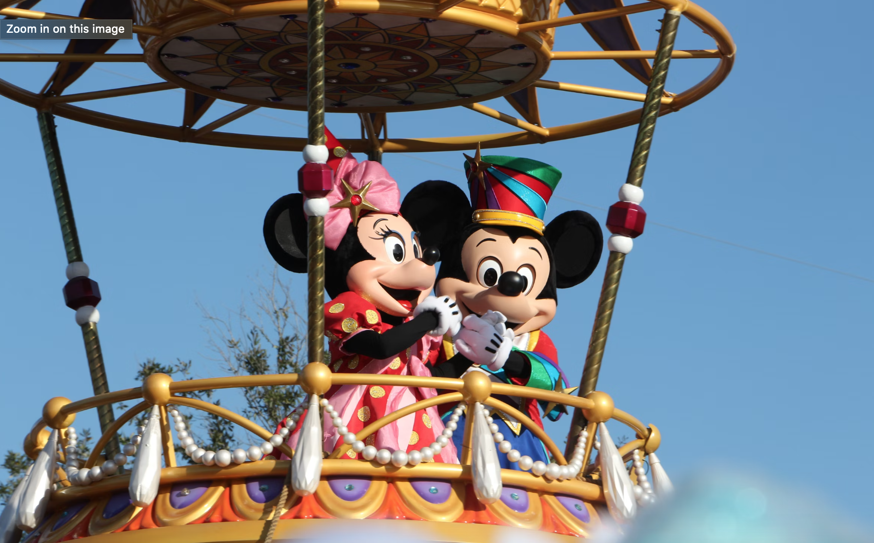 Inflate your Disney Experience with VIP services | Courtesy of Héctor Vásquez & Unsplash