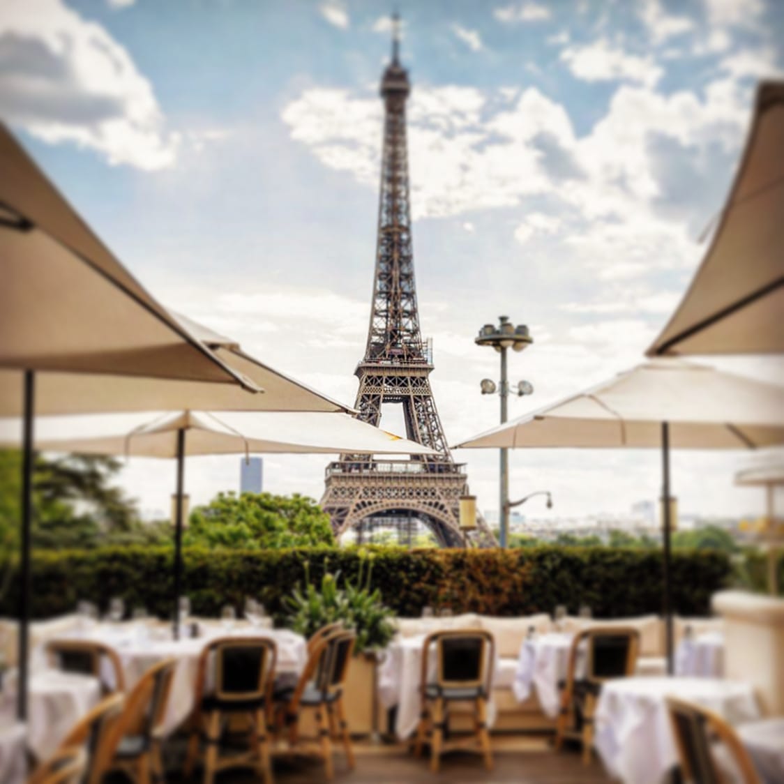 The Most Romantic Restaurant in Paris * Girafe